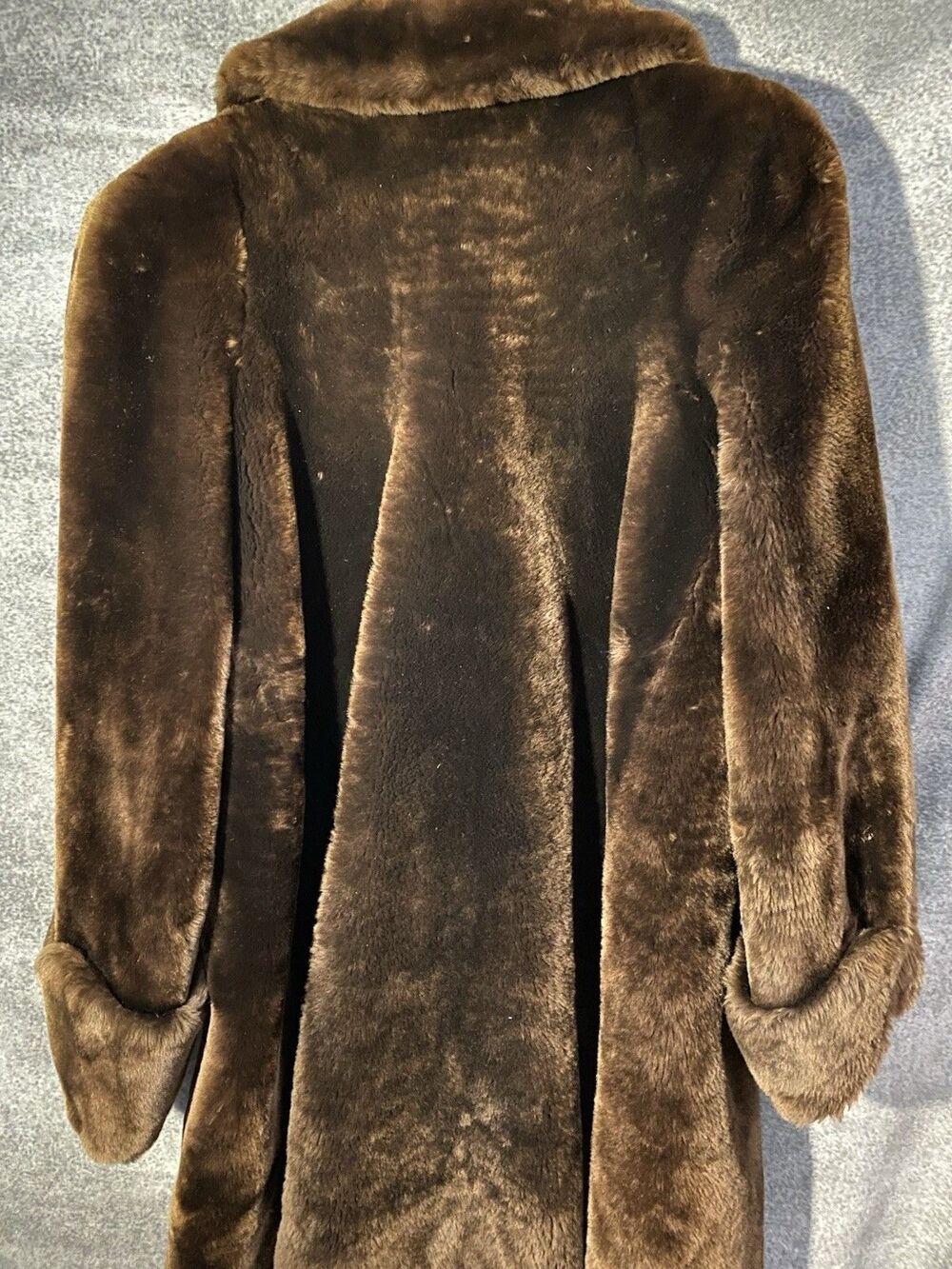 Vintage C.E. Carlson Co Spokane Dark Brown Fur Coat Mid-Century Plush - Picture 8 of 16